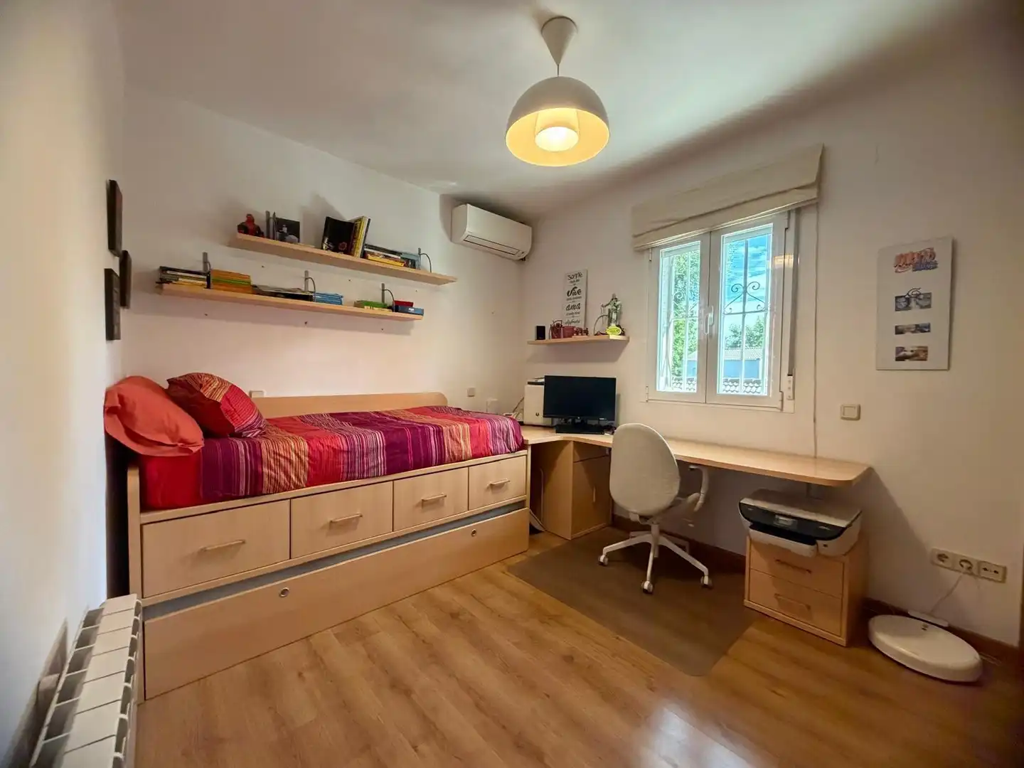 Dormitori de Casa o xalet en venda en Madrid amb Aire condicionat, Calefacció i Jardí privat