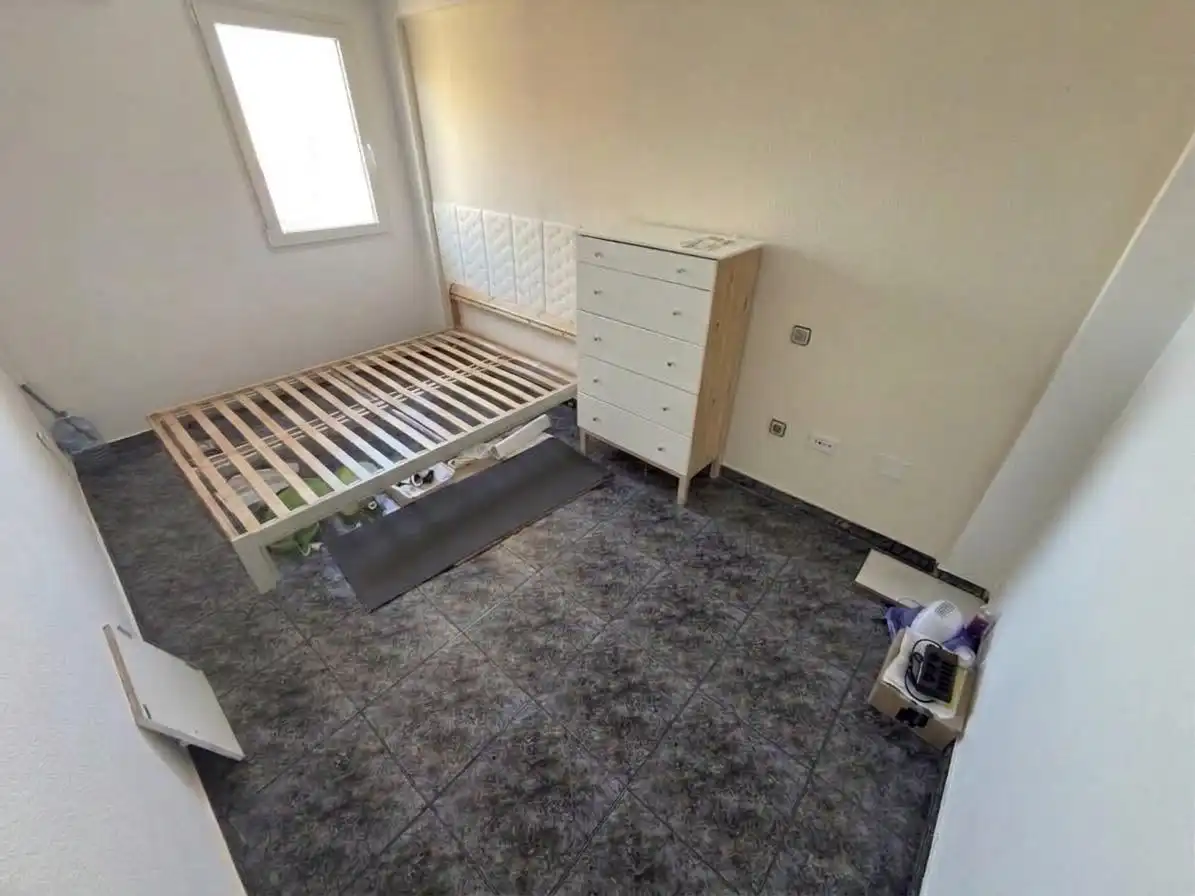 Bedroom of Flat for sale in Cornellà de Llobregat  with Air Conditioner, Oven and Washing machine