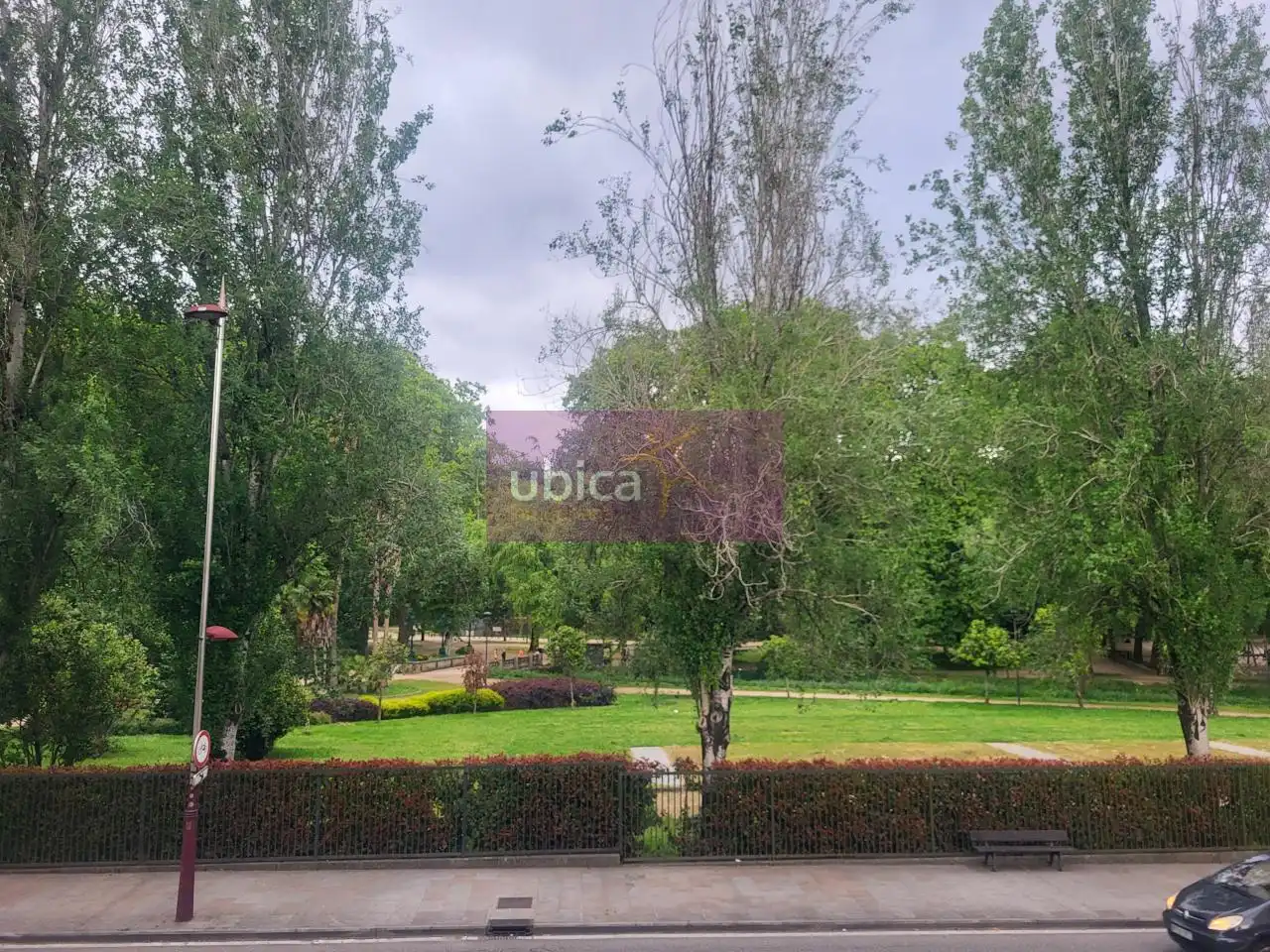 Casa adosada en venda en Vigo  amb Jardí privat