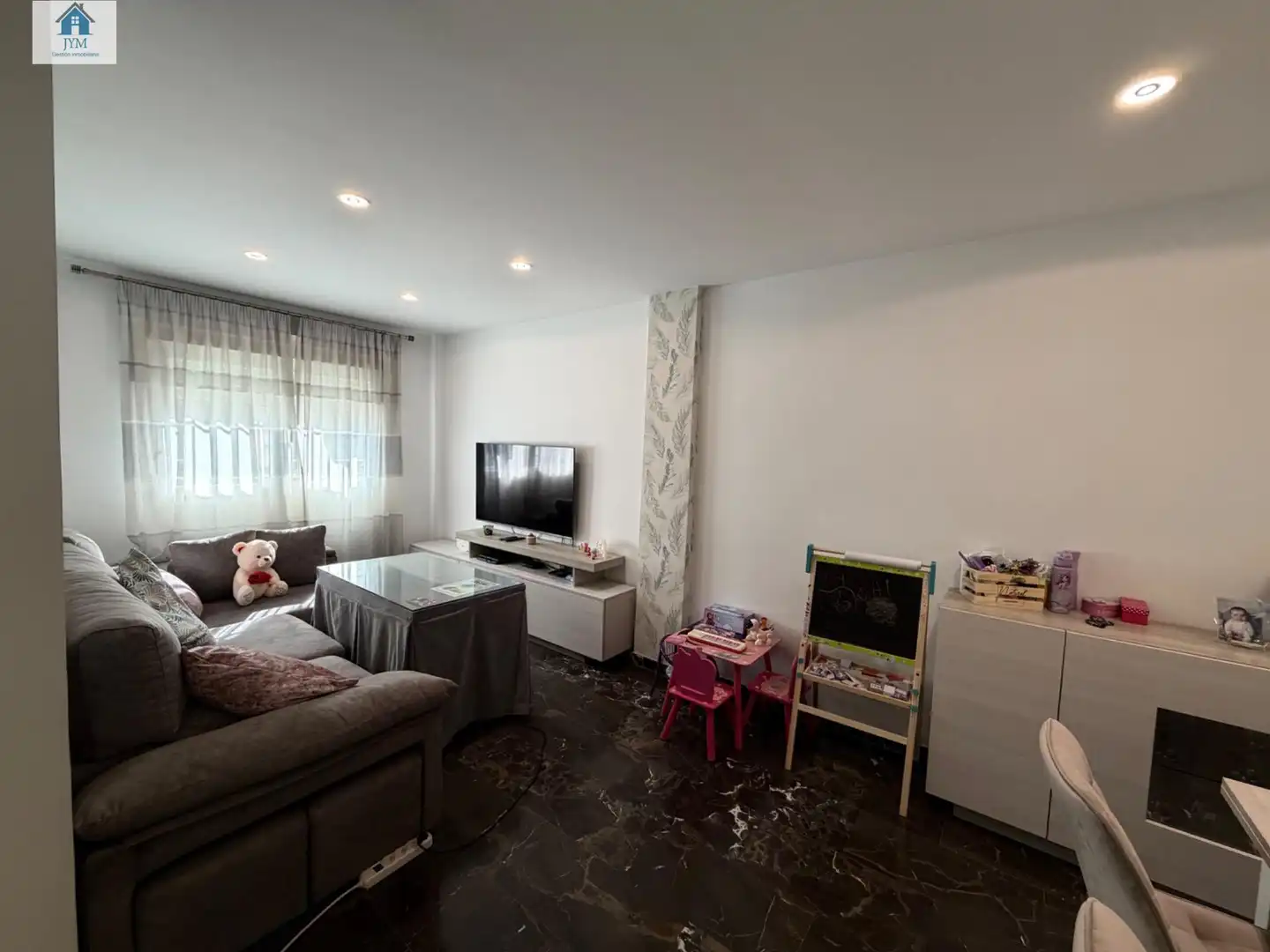 Sala de estar de Casa adosada en venta en La Zubia con Jardín privado y Balcón