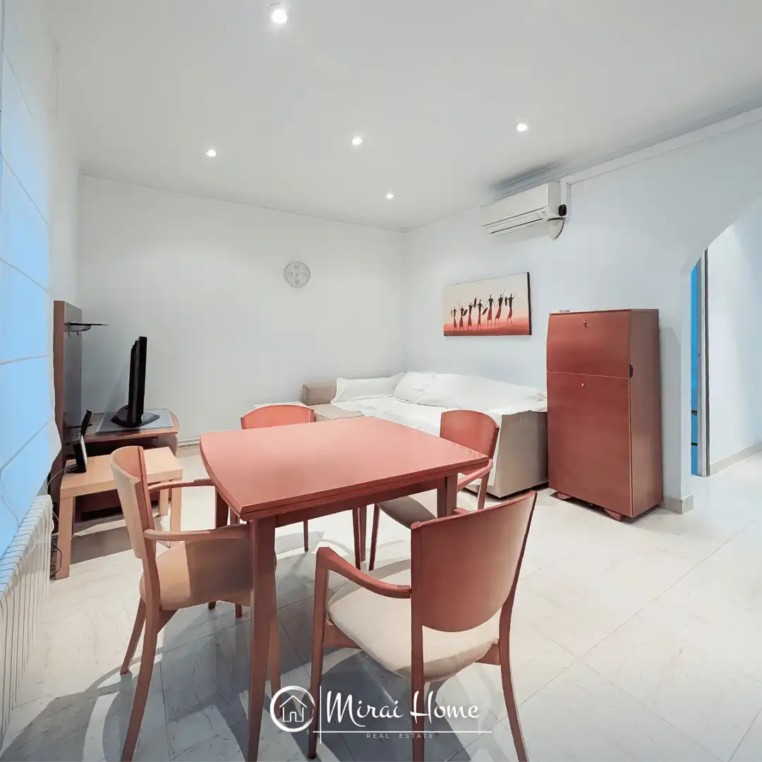 Comedor de Piso en venta en Barcelona con Calefacción, Amueblado y Horno