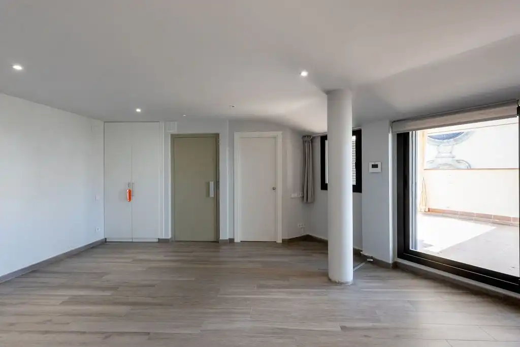Wohnung zum Verkauf in Arenys de Mar mit Klimaanlage, Terrasse und Abstellraum