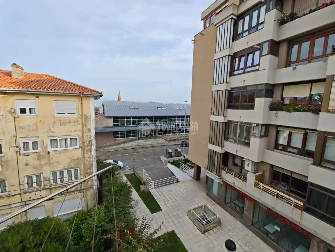 Vista exterior de Piso en venta en Santander
