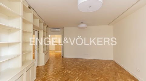 Foto 5 de Piso de alquiler en Cruzada, Palacio, Madrid Capital