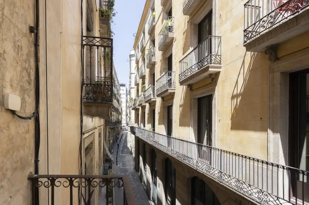 Außenansicht von Wohnungen zum Verkauf in Barcelona mit Heizung, Abstellraum und Balkon