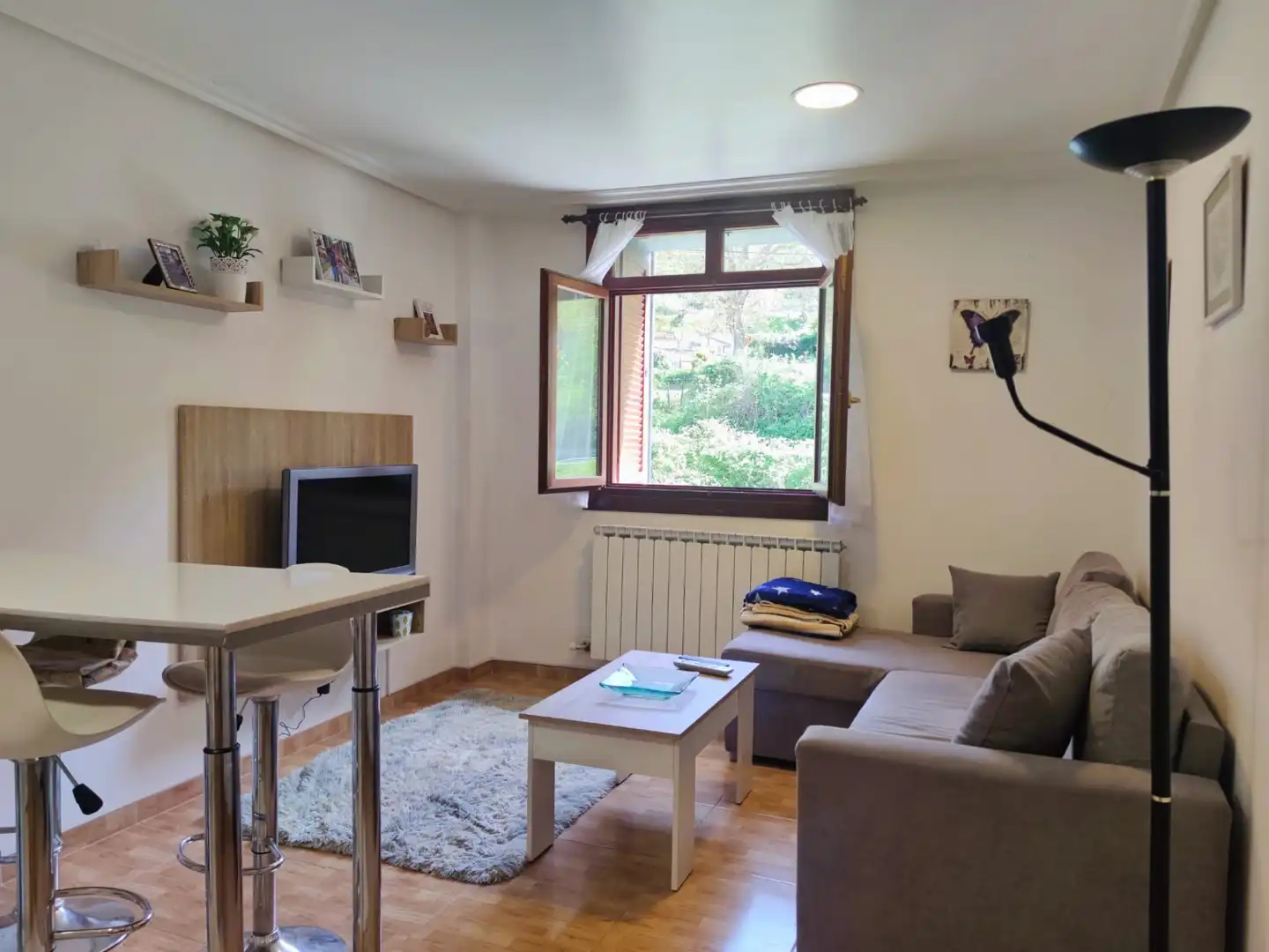 Wohnzimmer von Wohnungen zum Verkauf in Ezcaray mit Heizung, Abstellraum und Möbliert