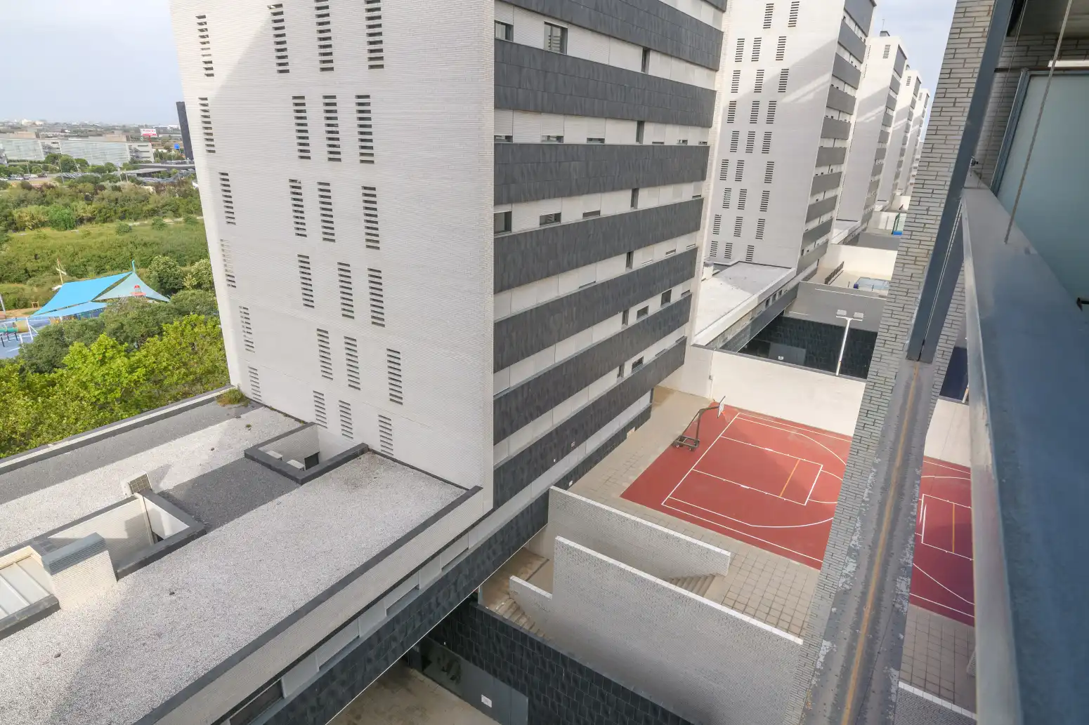Vista exterior de Piso en venta en Viladecans con Aire acondicionado, Calefacción y Jardín privado