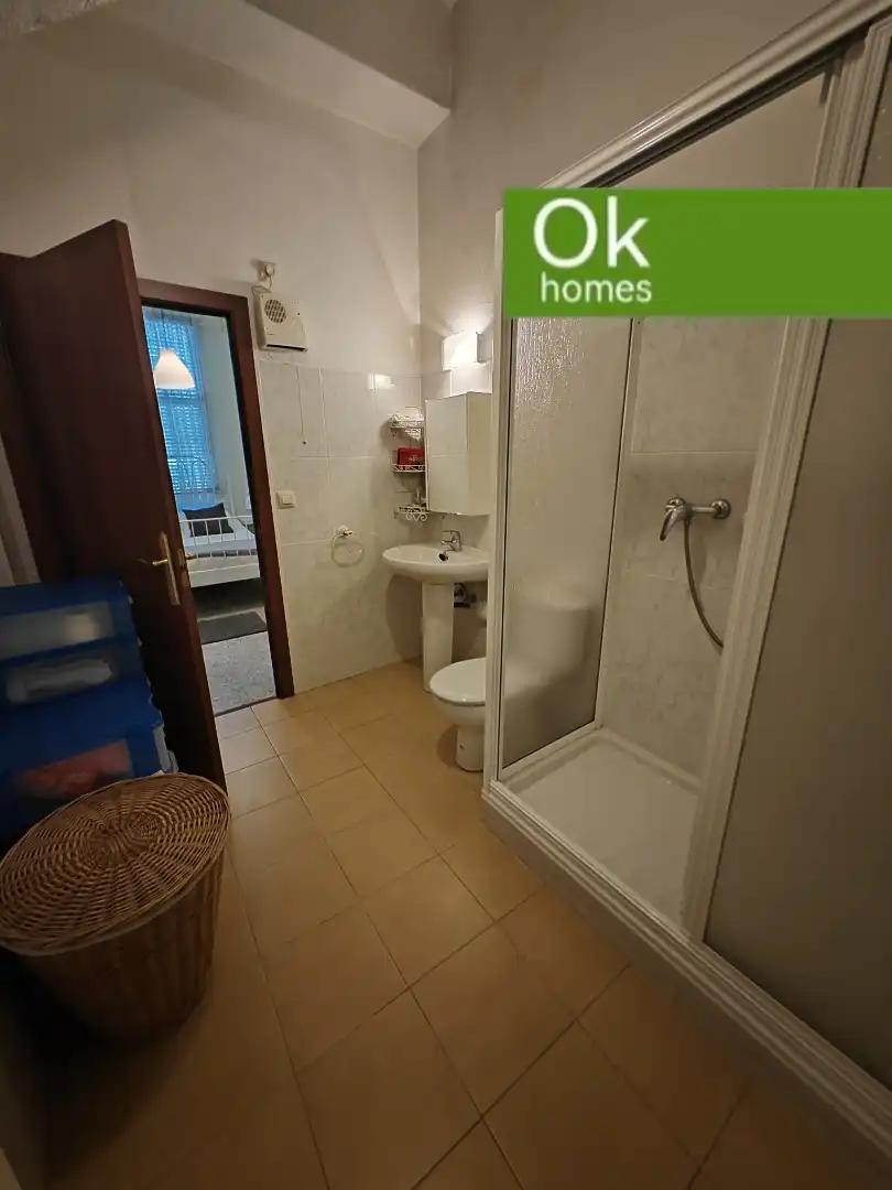 Badezimmer von Einfamilien-Reihenhaus zum Verkauf in Melide mit Klimaanlage, Heizung und Abstellraum