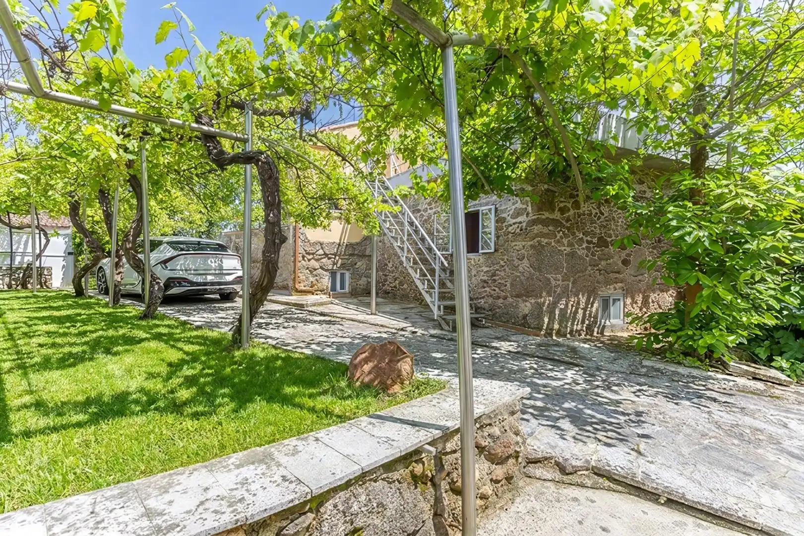Vista exterior de Finca rústica en venda en Salvaterra de Miño amb Aire condicionat, Calefacció i Jardí privat