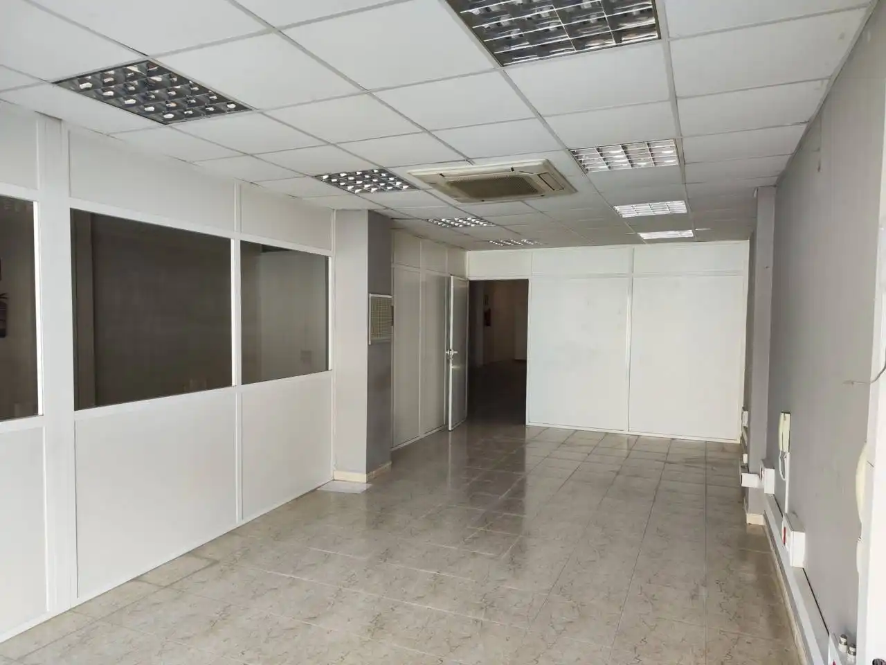 Business premises for sale in Avenida Gaudí, imagen 4