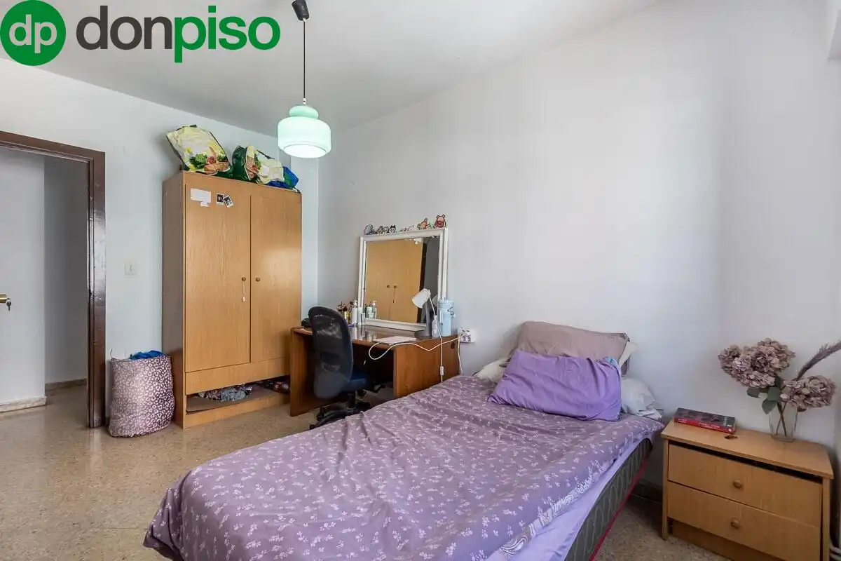 Bedroom of Flat for sale in Granada  with Heating and Balcony