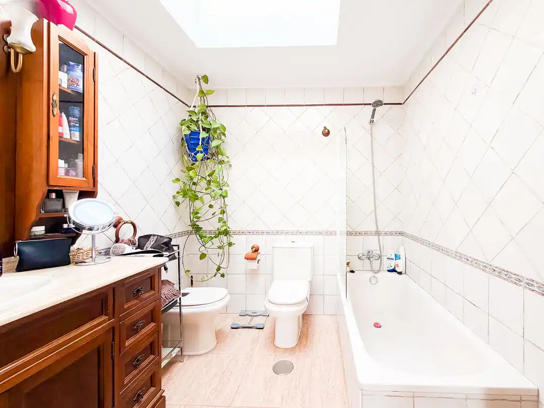 Baño de Piso en venta en Santa Cruz de Bezana con Calefacción, Terraza y Trastero