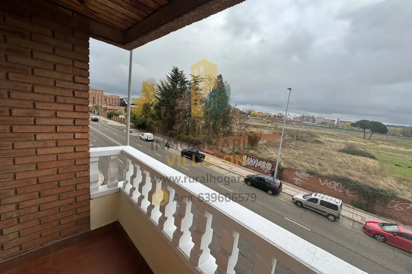 Exterior view of Flat for sale in León Capital   with Heating, Terrace and Furnished