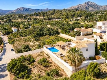 House with pool for sale in Beniarbeig