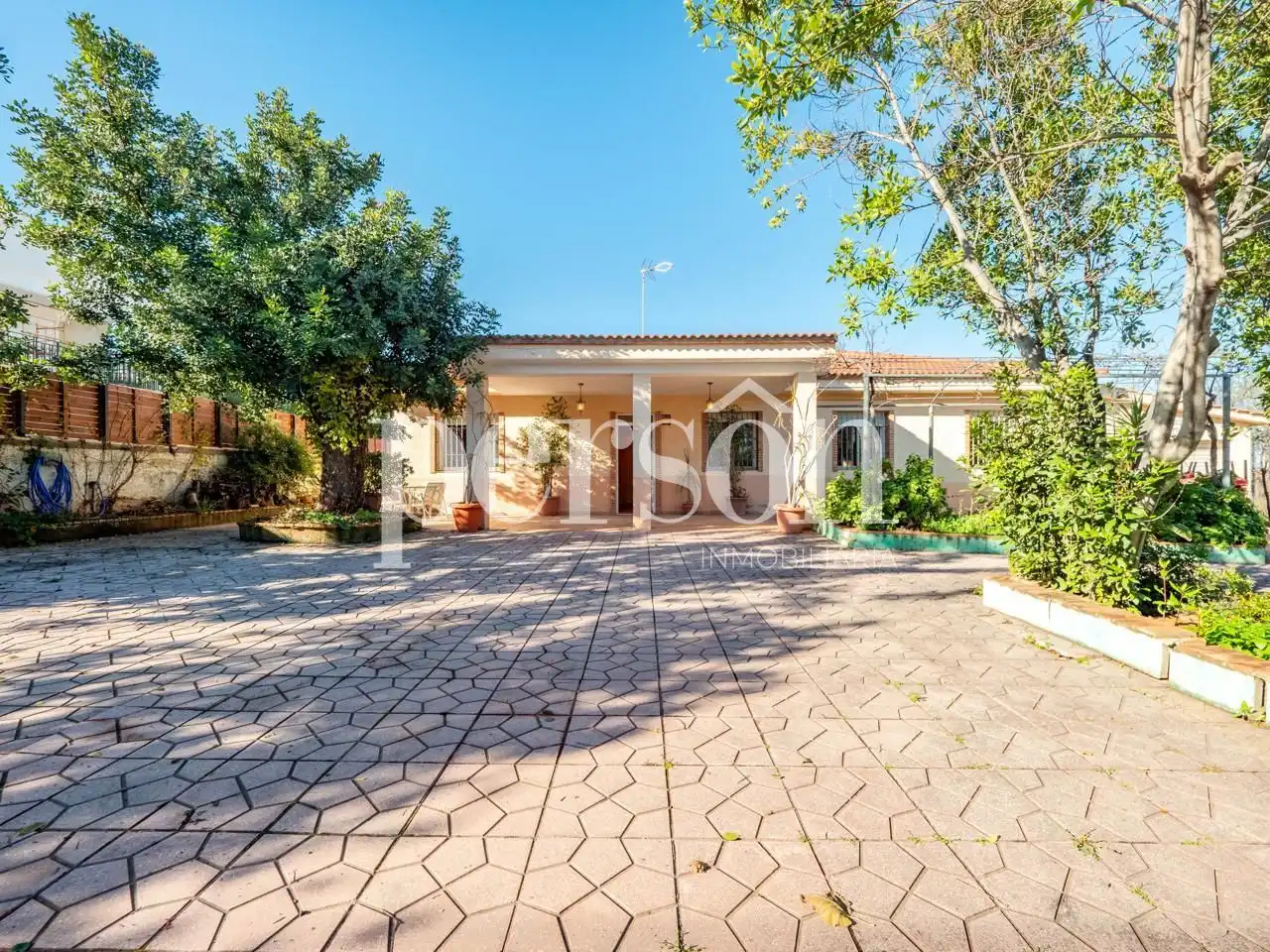 Vista exterior de Casa o chalet en venta en Chiva con Jardín privado, Terraza y Piscina