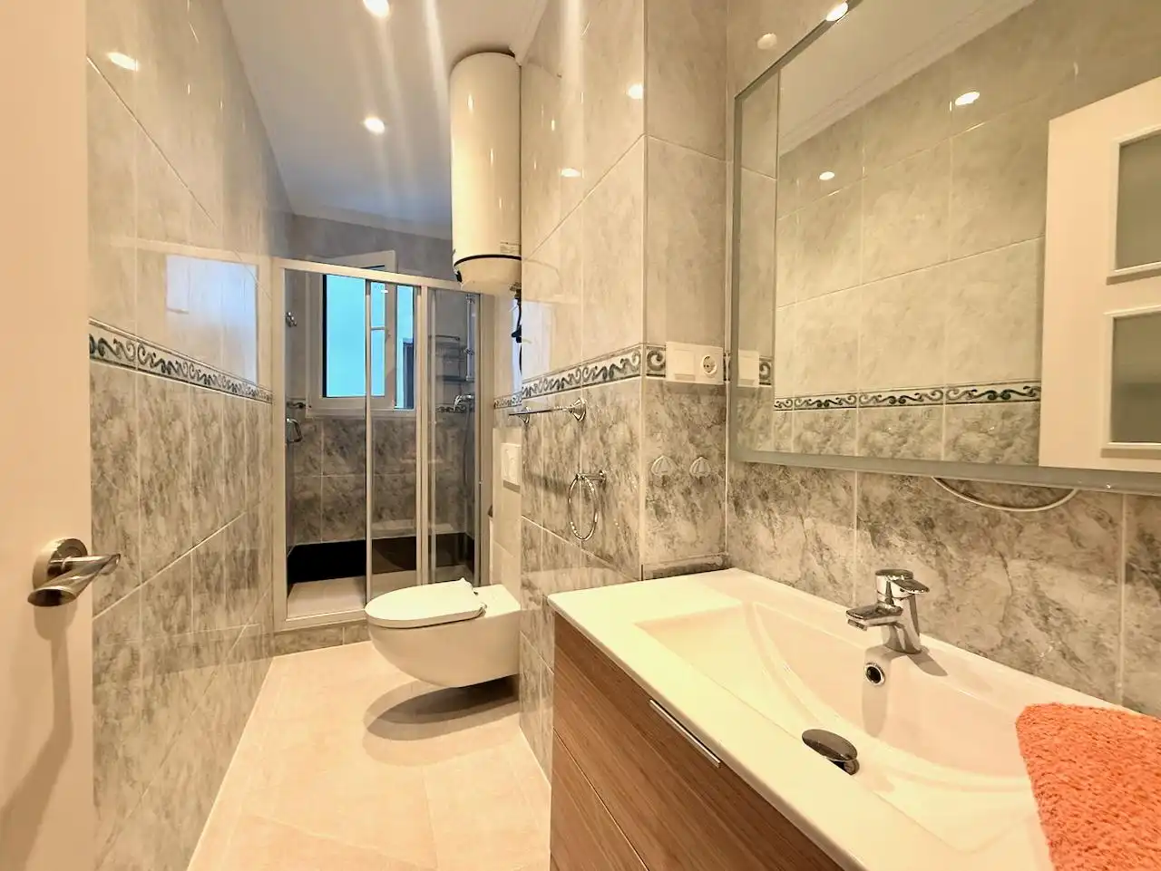 Badezimmer von Wohnung zur Miete in Donostia - San Sebastián  mit Heizung