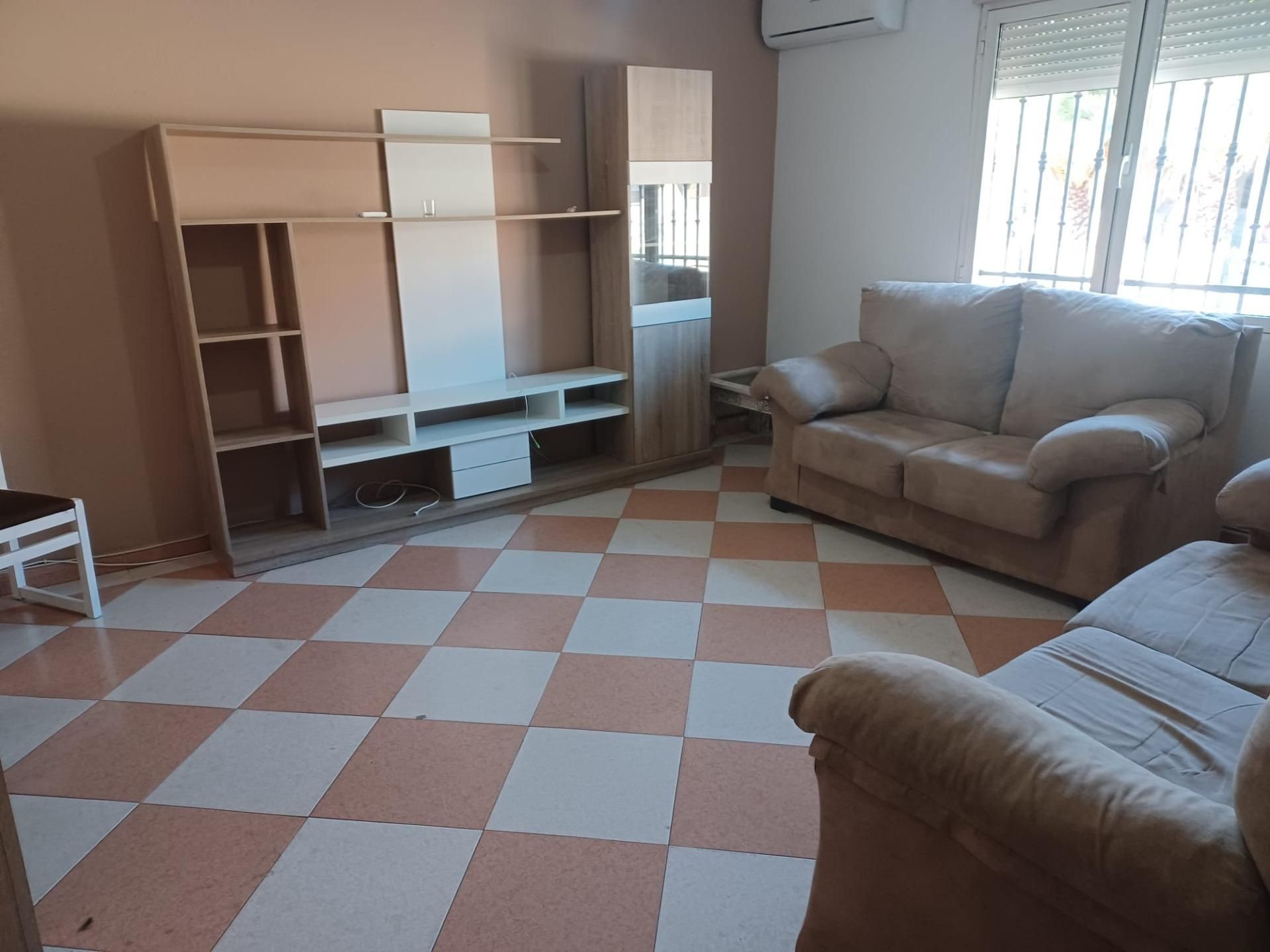 Sala d'estar de Casa adosada de lloguer en Campo de Criptana amb Aire condicionat, Calefacció i Terrassa