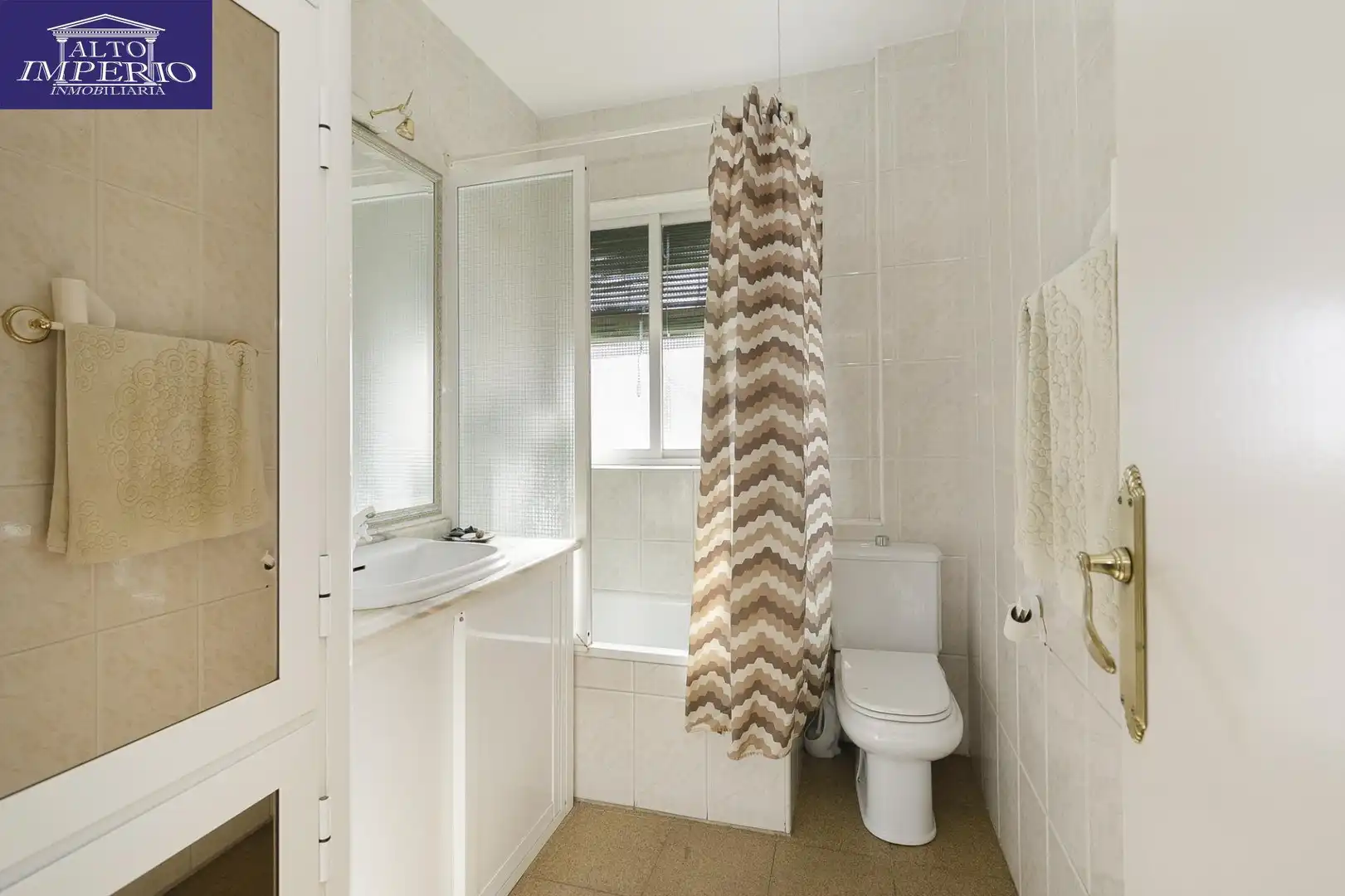 Bathroom of Flat for sale in Granada