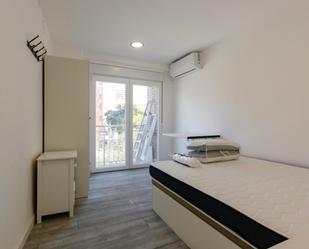 Bedroom of Flat to share in  Valencia Capital  with Air Conditioner and Terrace