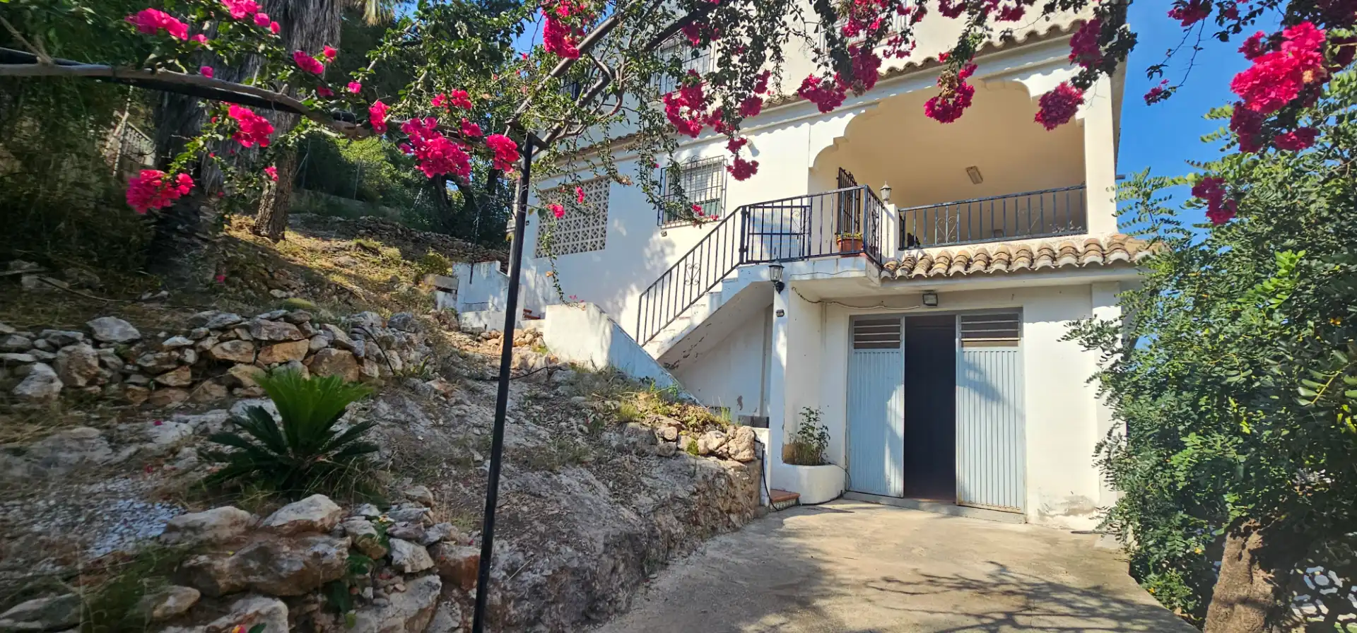 Vista exterior de Casa o xalet en venda en Corbera amb Terrassa, Moblat i Balcó