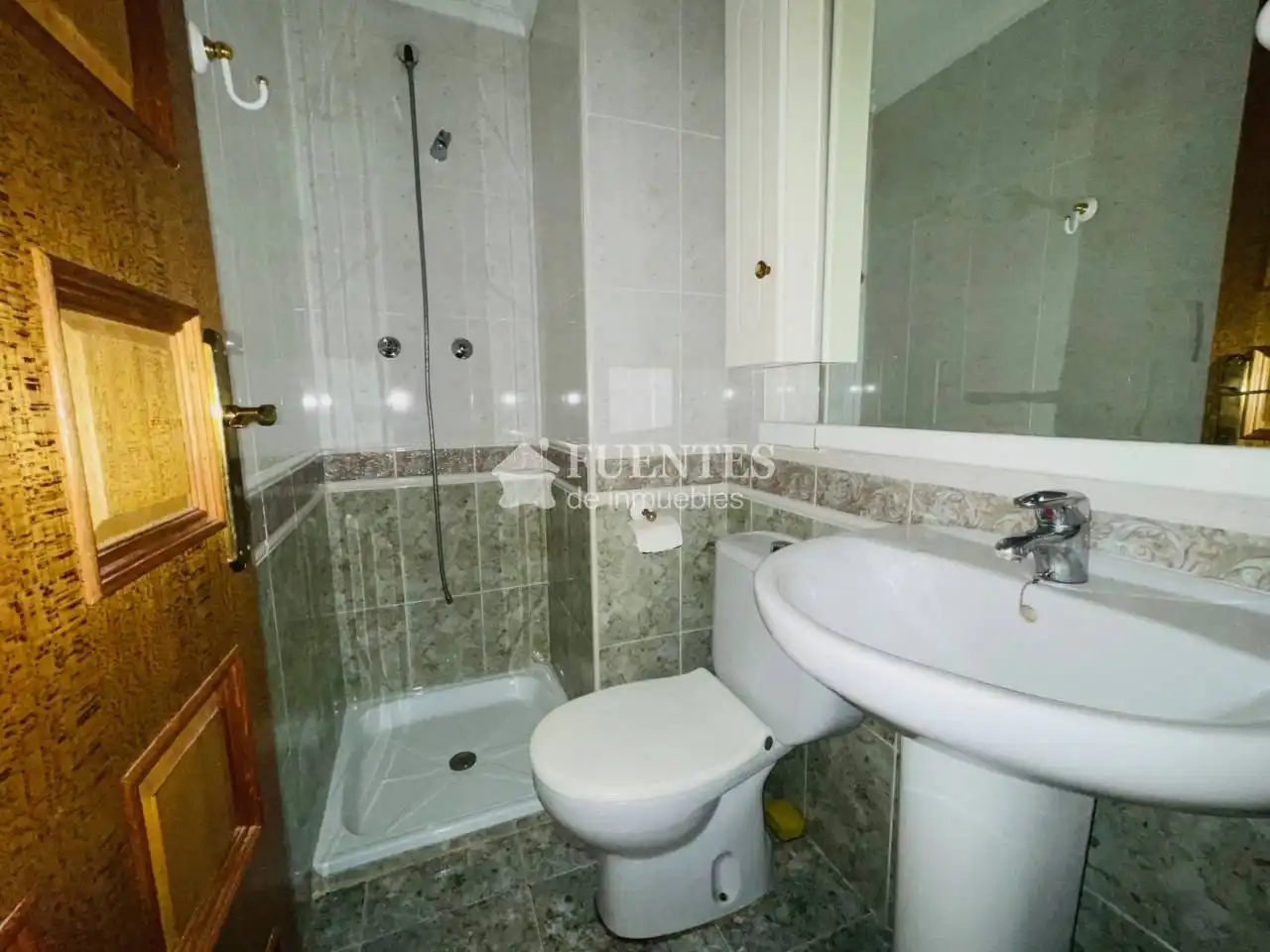 Baño de Piso en venta en Alicante / Alacant con Aire acondicionado y Terraza