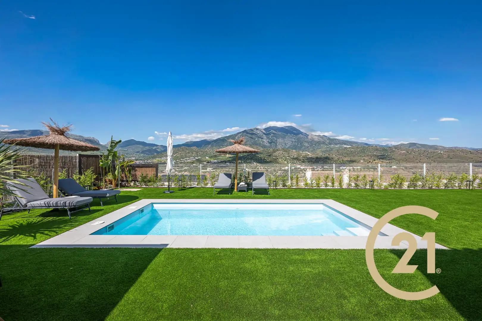 Piscina de Casa o xalet en venda en Viñuela amb Jardí privat, Terrassa i Traster