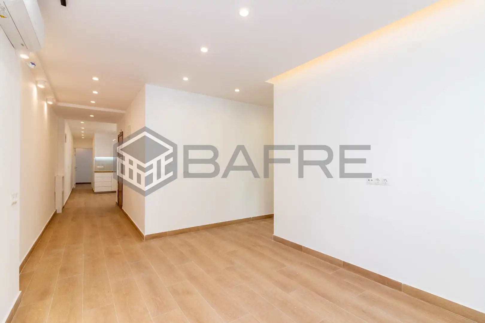 Flat for sale in  Madrid Capital  with Air Conditioner and Balcony