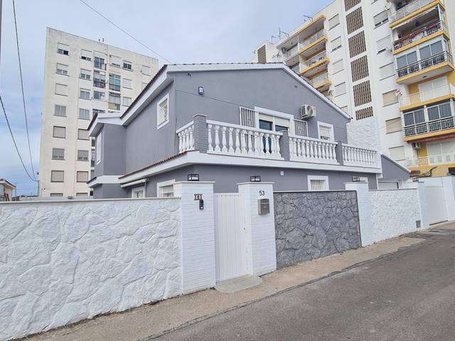 Casa-chalet en Venta en Carrer Salines A en Les Salines