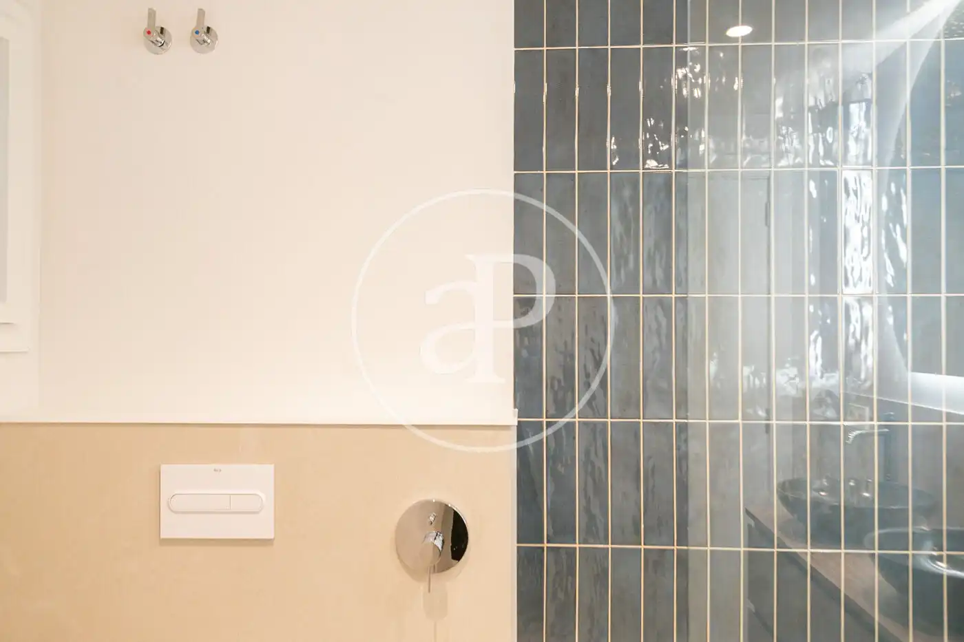 Bany de Pis en venda en Barcelona amb Aire condicionat, Calefacció i Terrassa