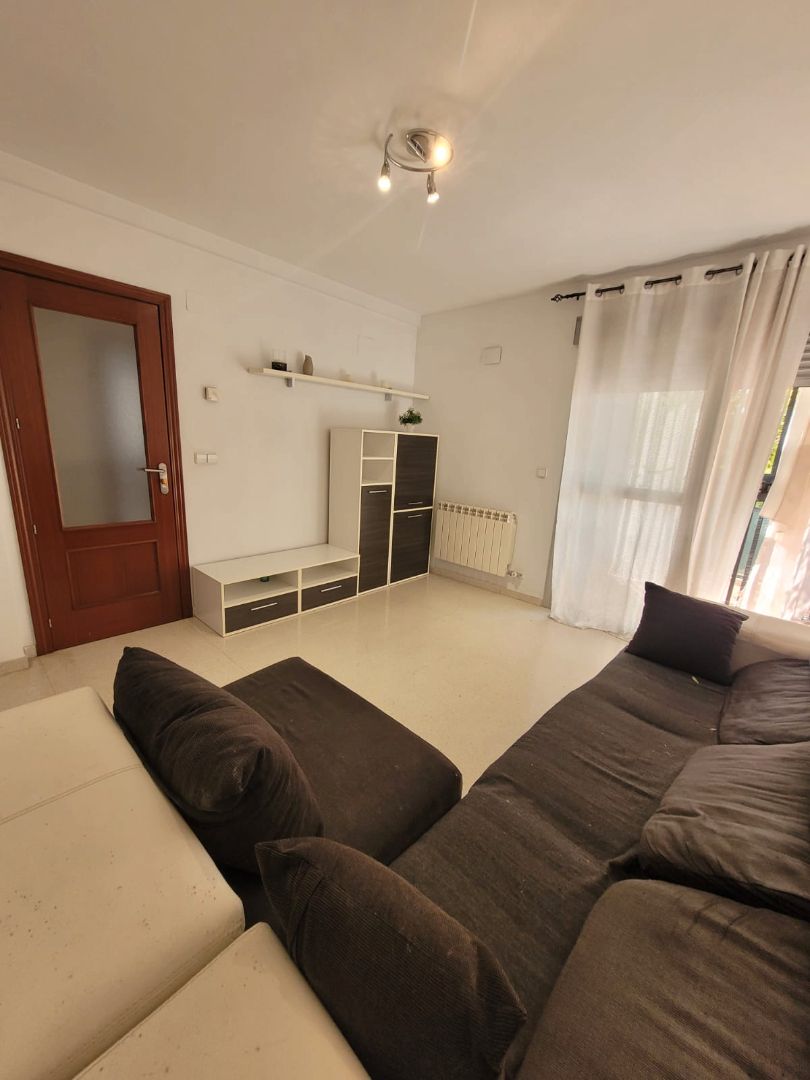 Living room of Flat to rent in  Granada Capital  with Air Conditioner, Heating and Furnished