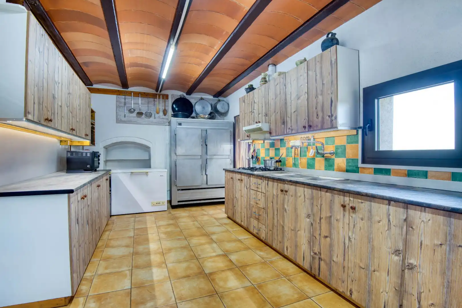 Küche von Country house zum Verkauf in Albons mit Privatgarten, Terrasse und Schwimmbad