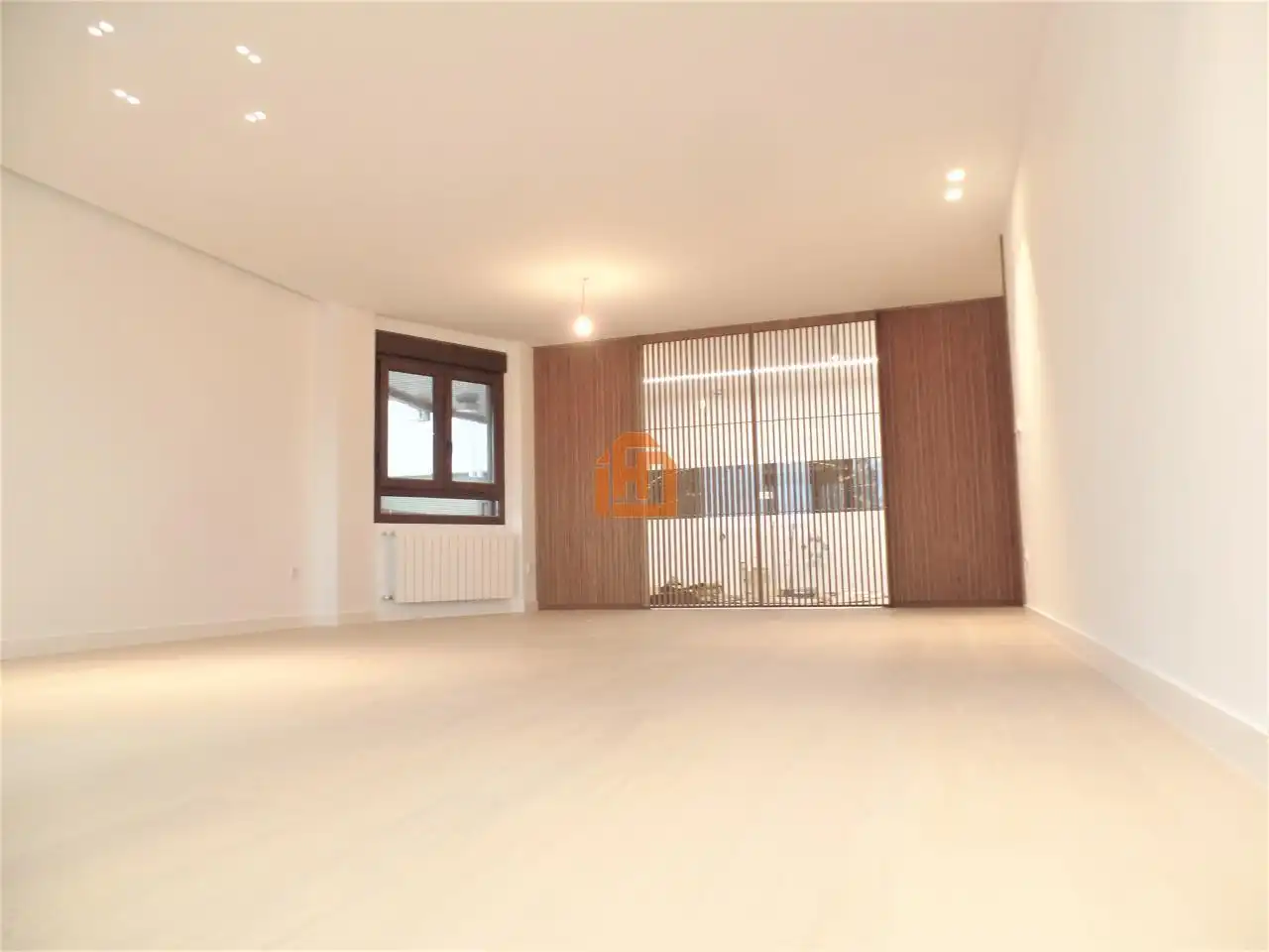 Sala de estar de Piso en venta en León Capital  con Calefacción, Parquet y Terraza