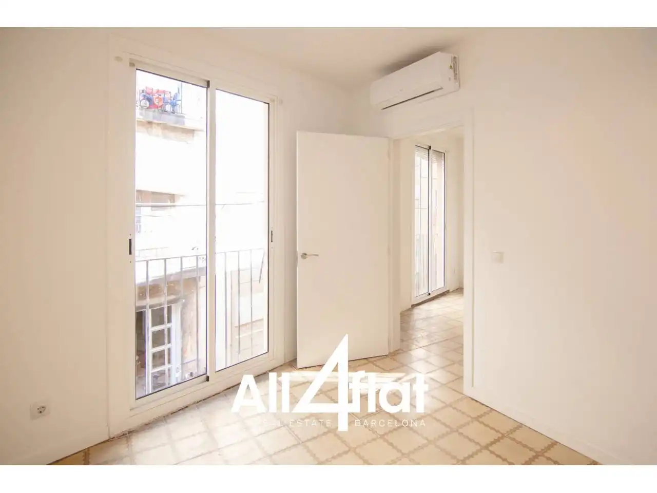 Bedroom of Flat for sale in Barcelona  with Air Conditioner