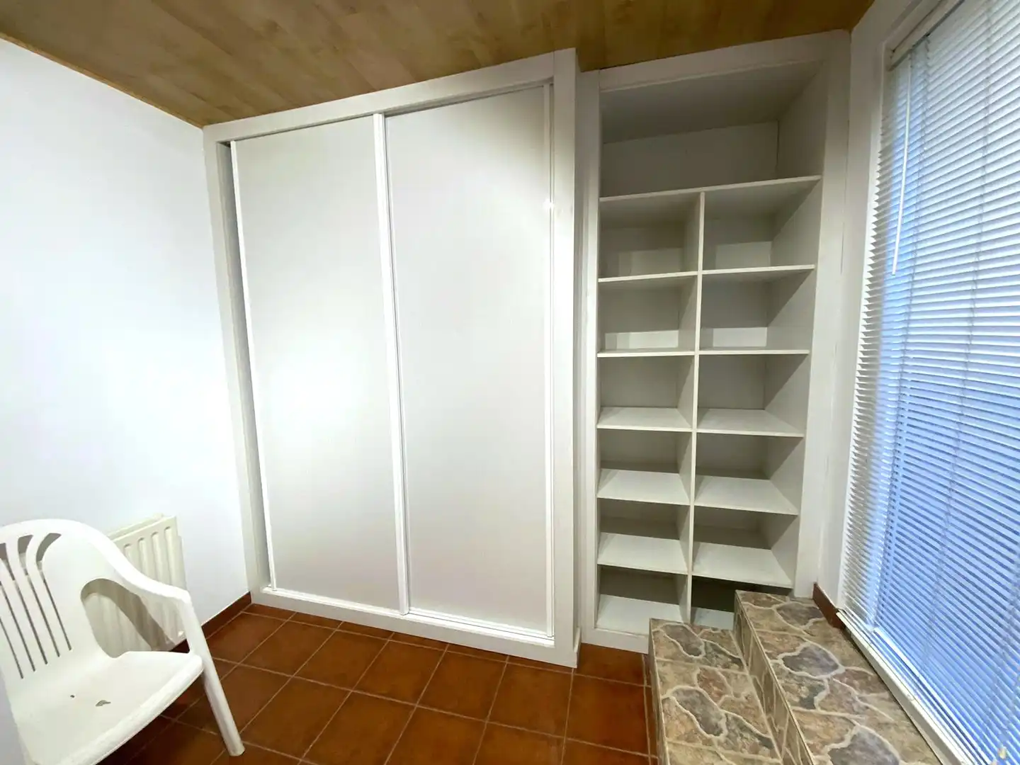 Schlafzimmer von Einfamilien-Reihenhaus zum Verkauf in Castro-Urdiales mit Heizung, Privatgarten und Parkett