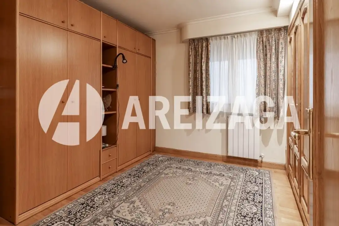 Bedroom of Flat for sale in Donostia - San Sebastián   with Heating, Terrace and Storage room