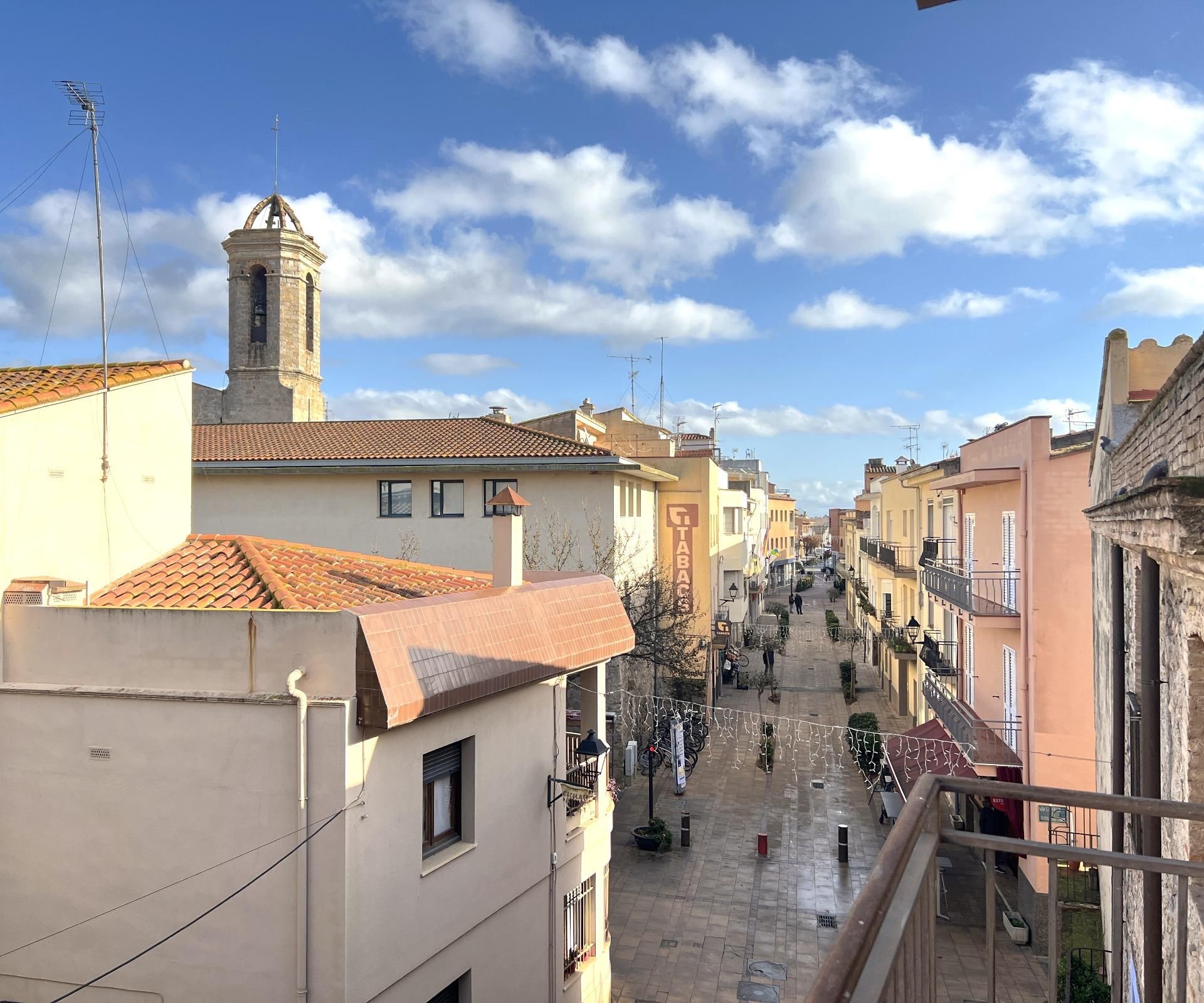 Vista exterior de Apartament en venda en Sant Pere Pescador amb Terrassa i Balcó