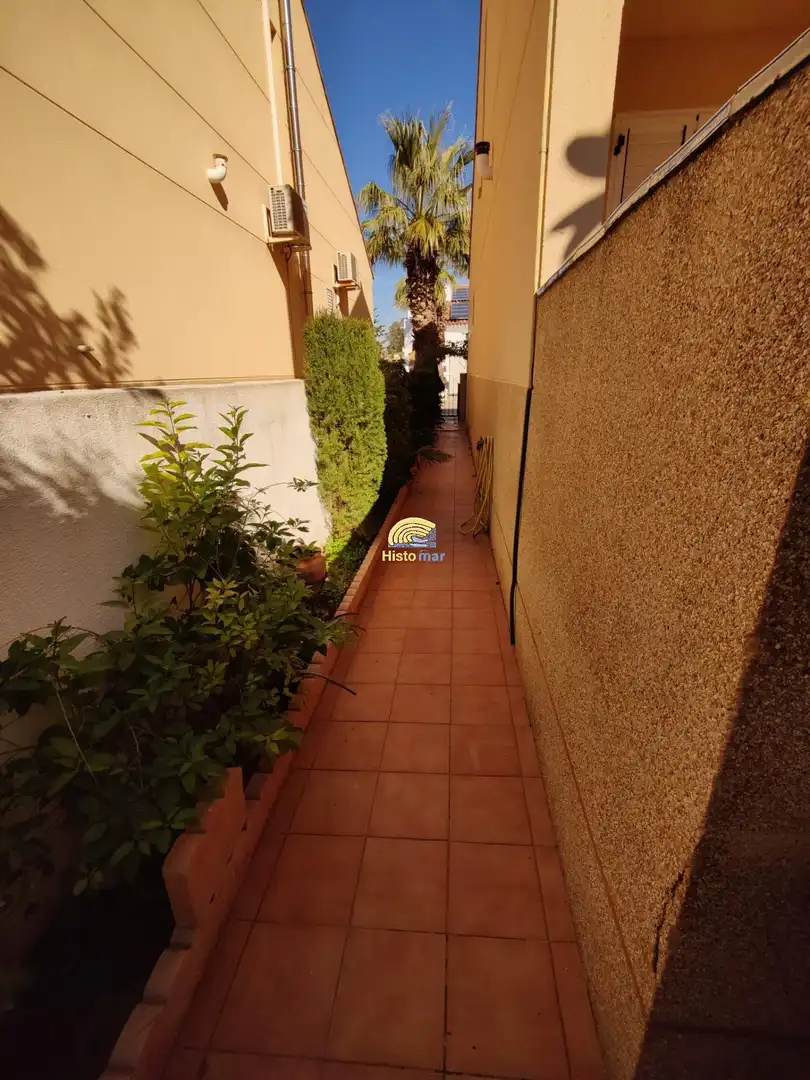 Casa adosada en venda en Sagunto / Sagunt amb Jardí privat, Terrassa i Traster
