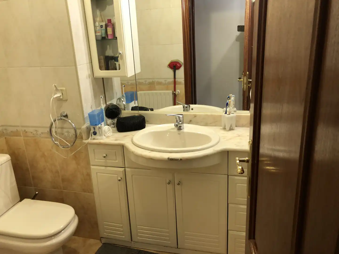 Bathroom of Flat for rent in Oviedo   with Heating, Parquet flooring and Storage room