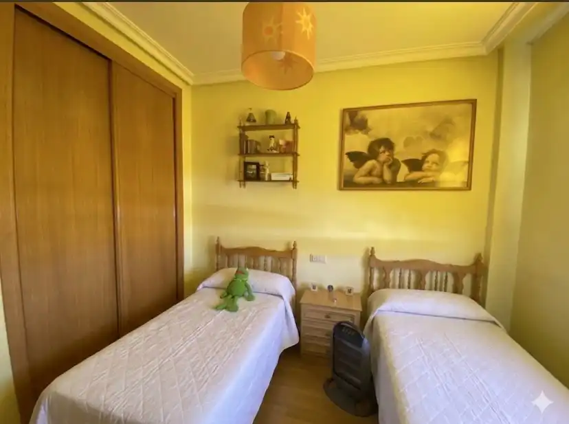Habitación de Casa adosada en venta en Carrión de Calatrava con Aire acondicionado, Calefacción y Piscina