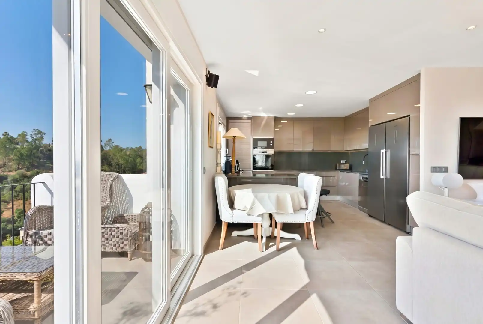 Comedor de Ático en venta en Benahavís con Aire acondicionado, Terraza y Piscina
