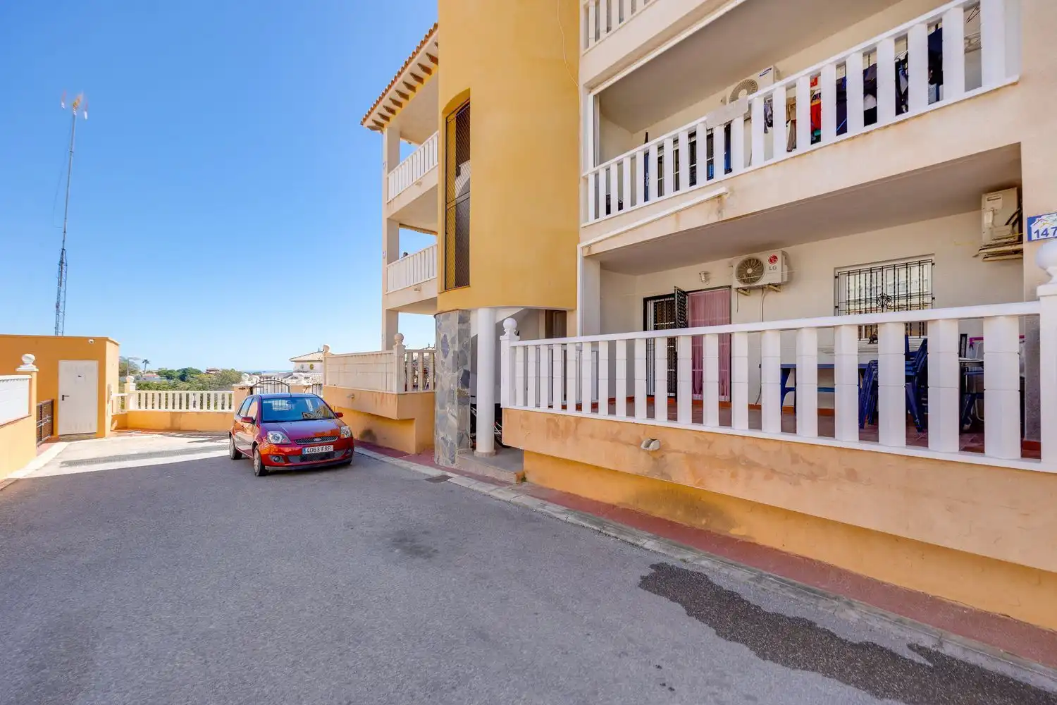 Vista exterior de Pis en venda en Orihuela amb Aire condicionat, Terrassa i Moblat