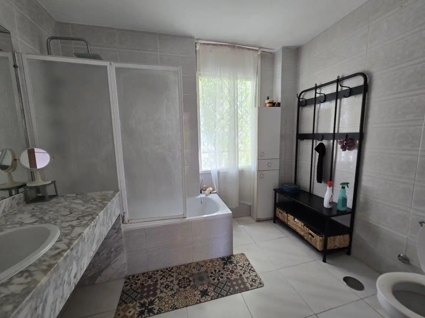 Badezimmer von Haus oder Chalet zum Verkauf in Benidorm mit Privatgarten, Terrasse und Abstellraum