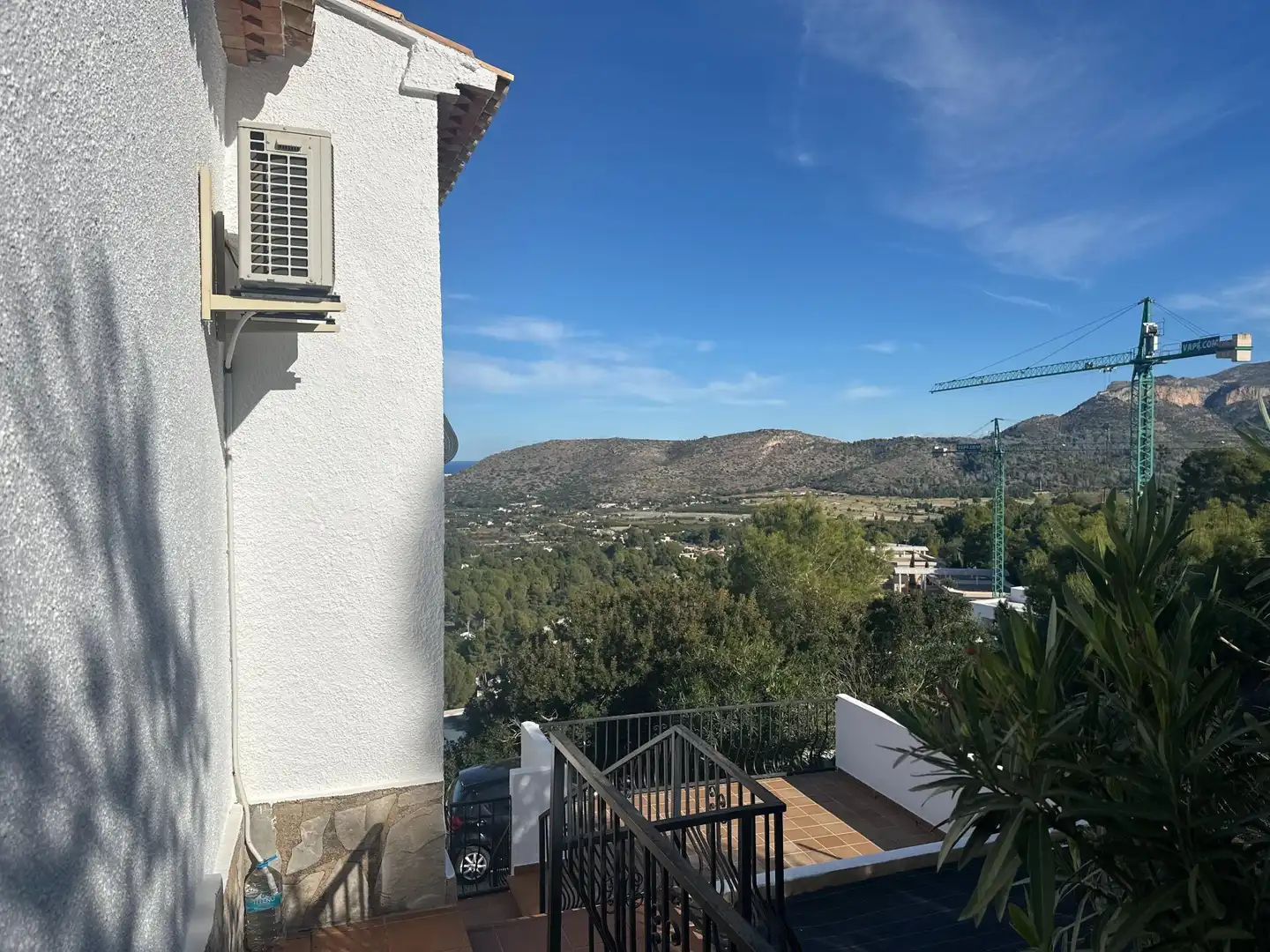 Vista exterior de Casa o xalet en venda en Pedreguer amb Aire condicionat, Terrassa i Balcó