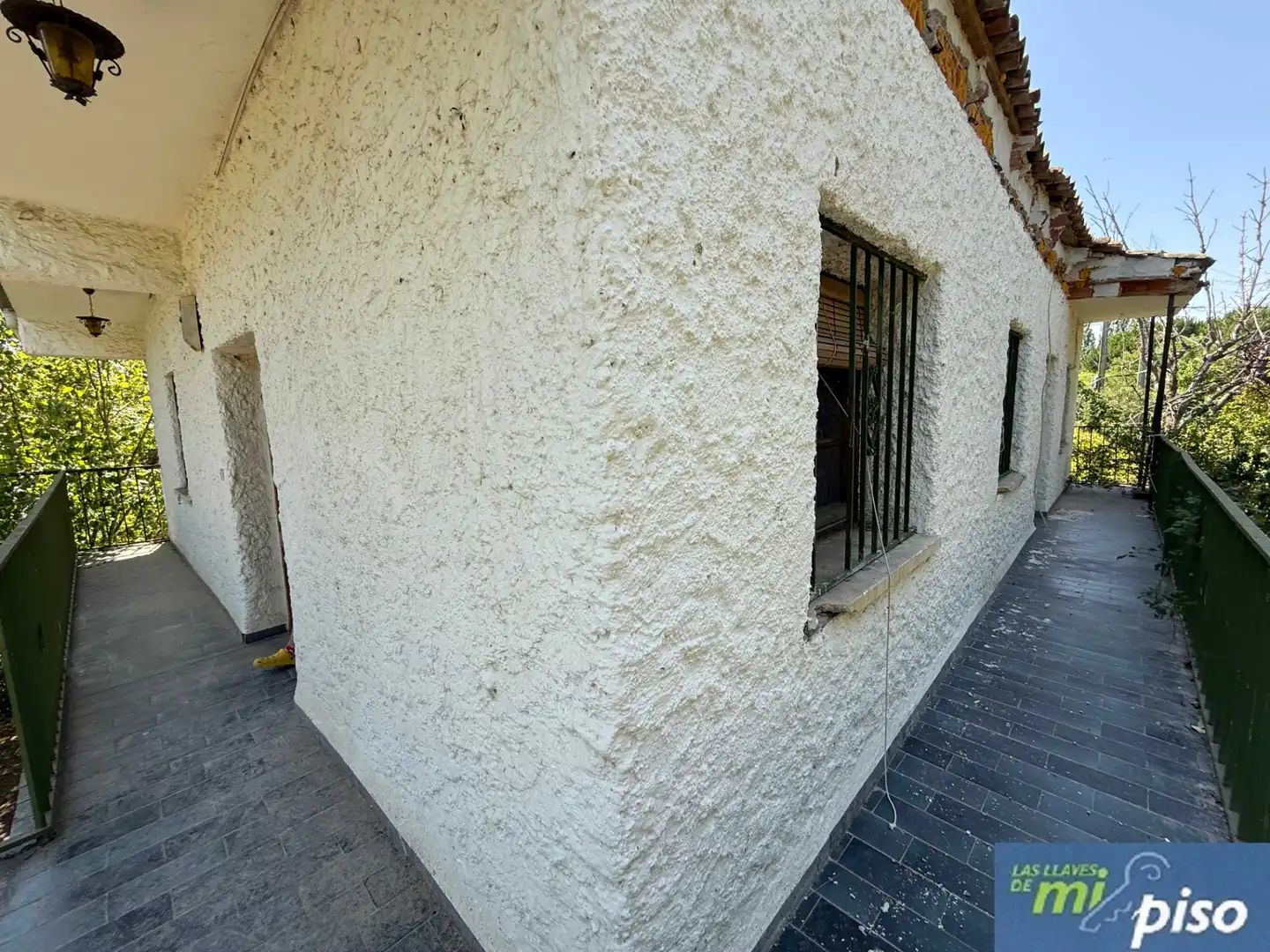 Vista exterior de Casa o xalet en venda en Cubillas de Santa Marta amb Jardí privat, Terrassa i Traster