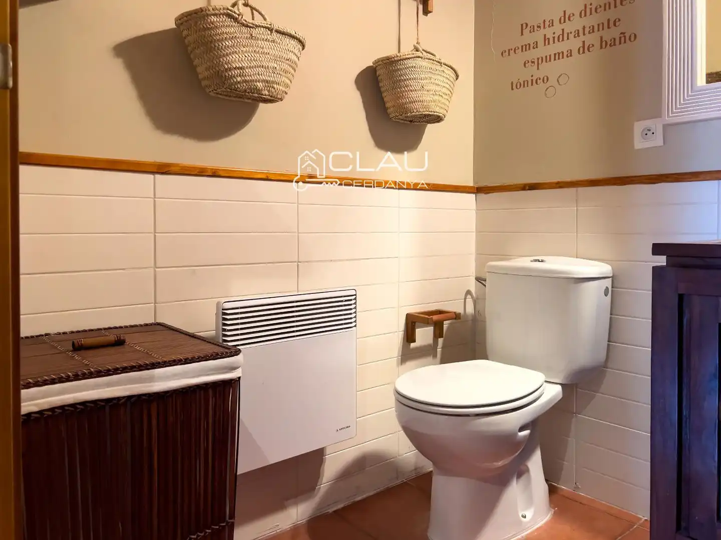 Bathroom of Duplexes for rent in Osséja  with Heating, Parquet flooring and Terrace