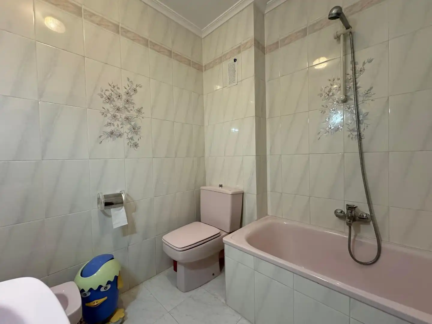 Bany de Casa o xalet en venda en Alicante / Alacant amb Calefacció, Jardí privat i Terrassa