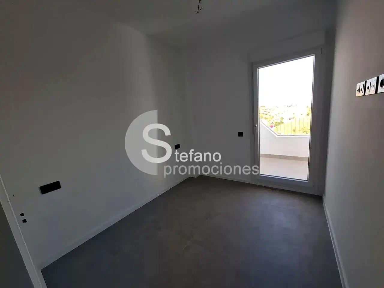 Habitación de Piso de alquiler en Fuengirola con Aire acondicionado, Terraza y Trastero