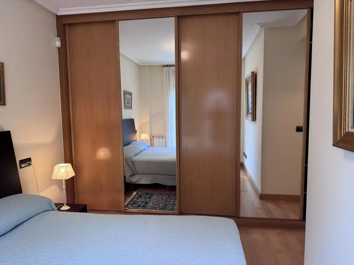 Schlafzimmer von Wohnung zum Verkauf in Llanes mit Heizung, Privatgarten und Terrasse