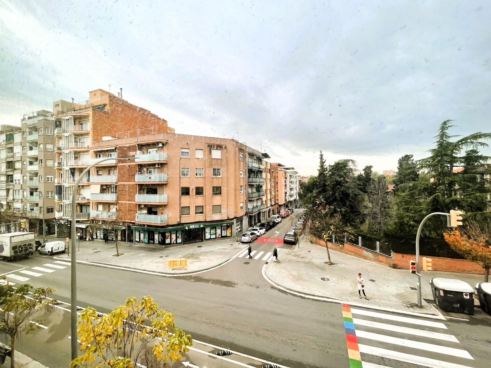 Vista exterior de Pis en venda en Sabadell amb Calefacció