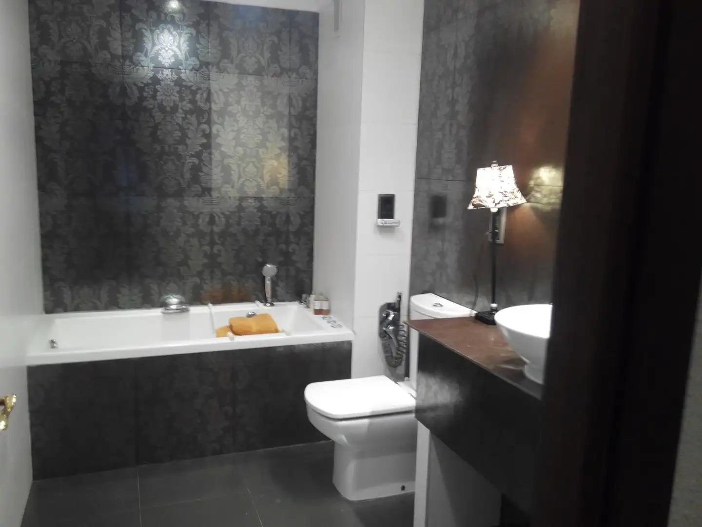 Baño de Piso de alquiler en Valencia con Aire acondicionado, Calefacción y Amueblado